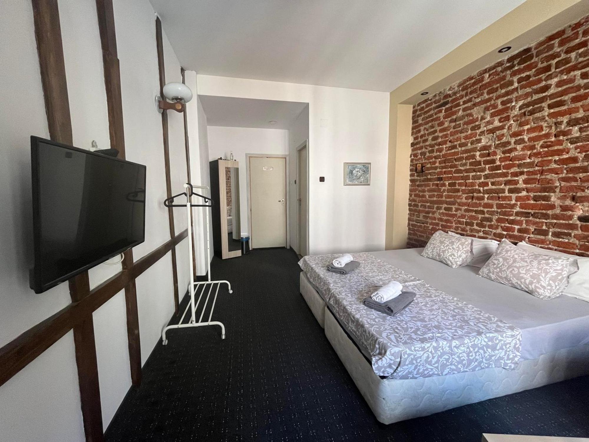 Vel House Hostel Plovdiv Ngoại thất bức ảnh