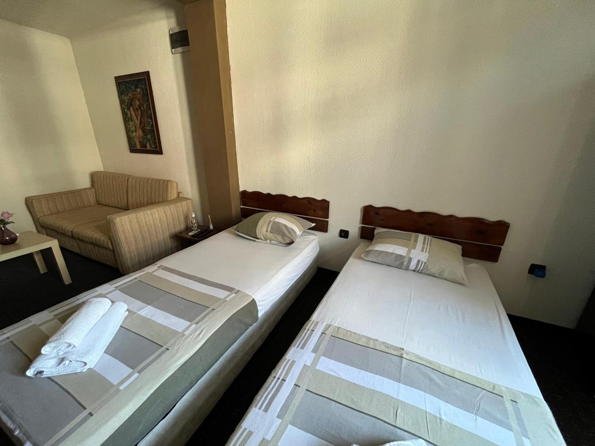 Vel House Hostel Plovdiv Ngoại thất bức ảnh